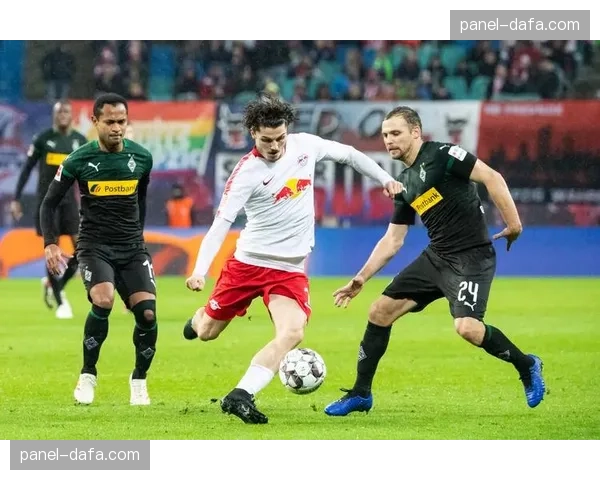 深度观察：德甲中游球队普遍采用三中卫体系，战术趋同化现象引讨论